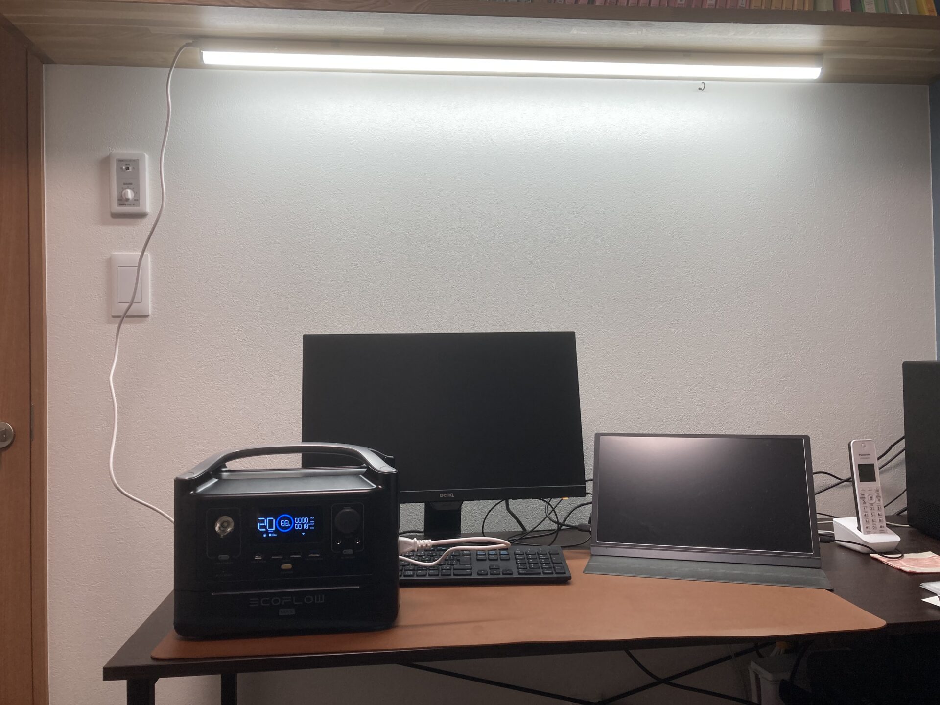 コンセント式LED照明を使っている様子