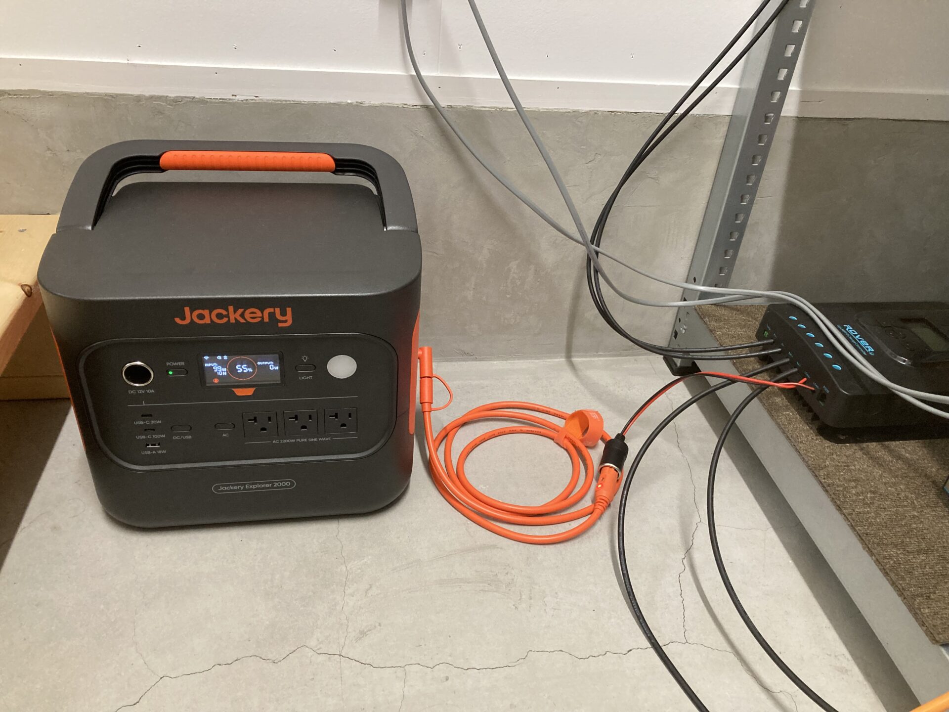 DC出力でポータブル電源を充電