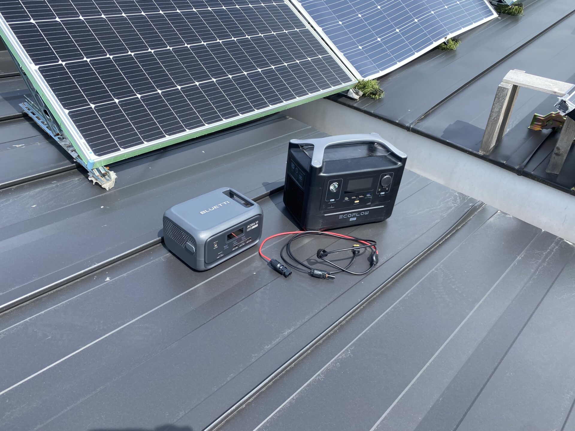 メーカーの異なるソーラーパネルとポータブル電源